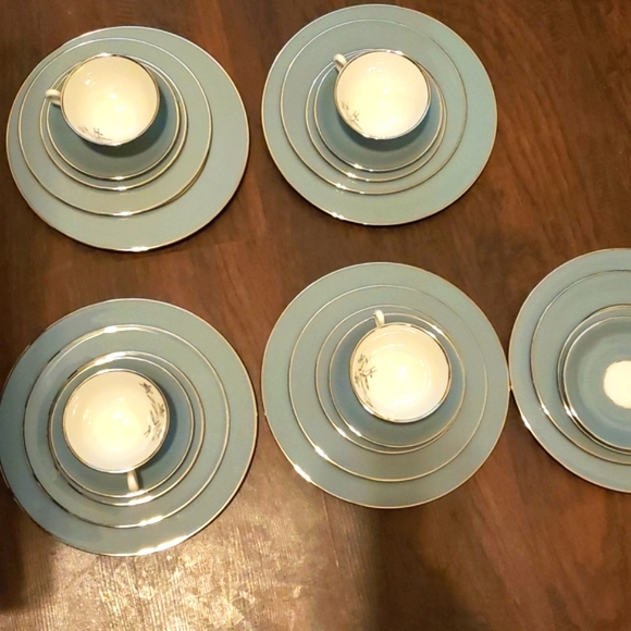 LENOX KINGSLEY X445 CHINA SERVICE for (4) 5 piece setting/ Platter/Replacements - Picture 3 of 16